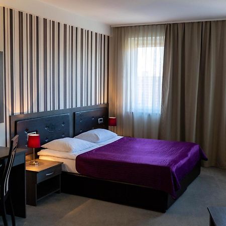 Art Hotel สลาวอนสกีบรอด ภายนอก รูปภาพ