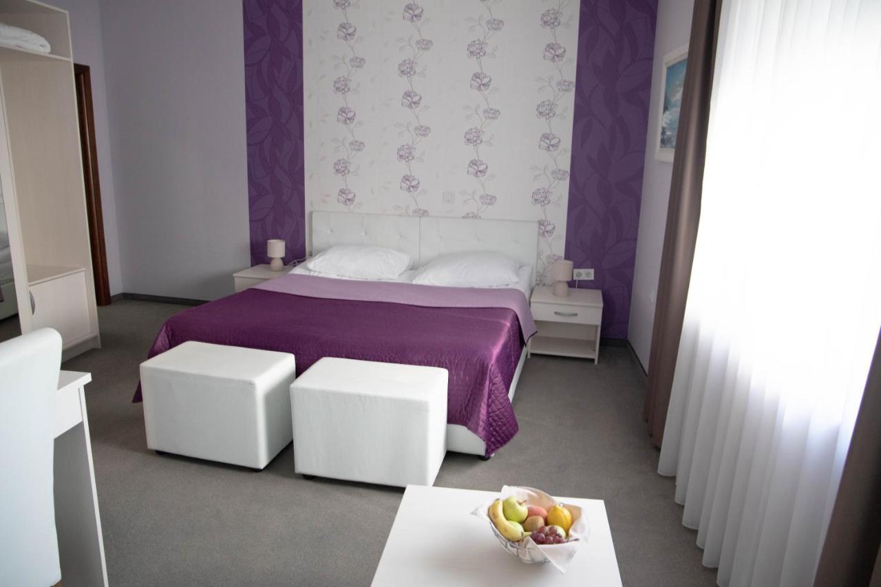 Art Hotel สลาวอนสกีบรอด ภายนอก รูปภาพ