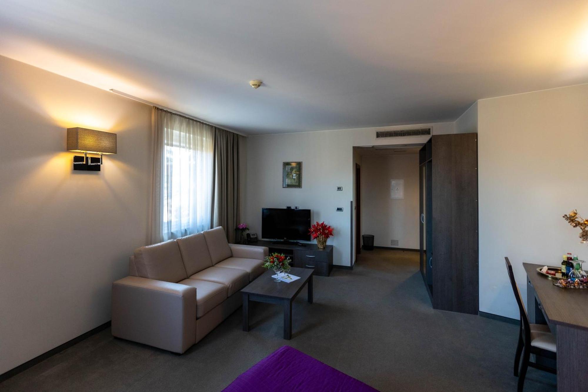 Art Hotel สลาวอนสกีบรอด ภายนอก รูปภาพ