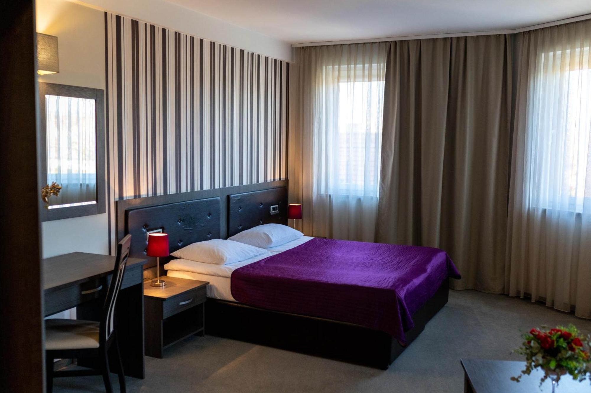 Art Hotel สลาวอนสกีบรอด ภายนอก รูปภาพ