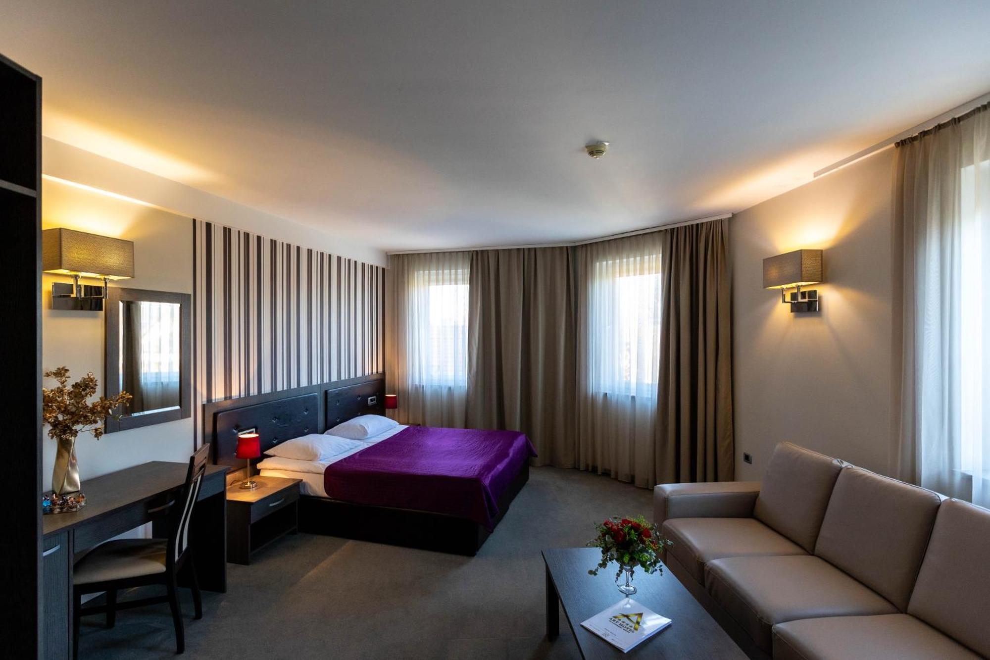 Art Hotel สลาวอนสกีบรอด ภายนอก รูปภาพ
