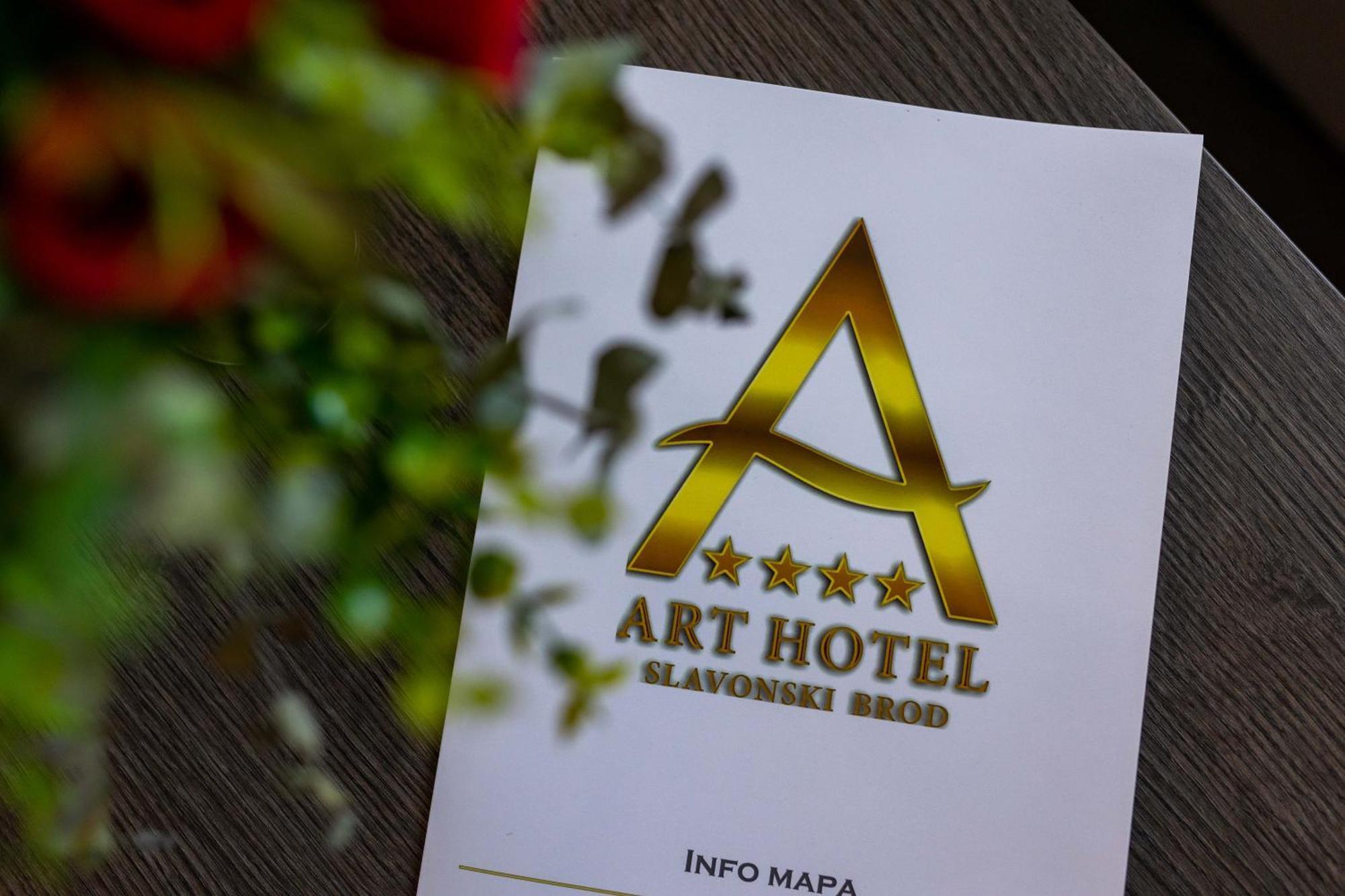 Art Hotel สลาวอนสกีบรอด ภายนอก รูปภาพ