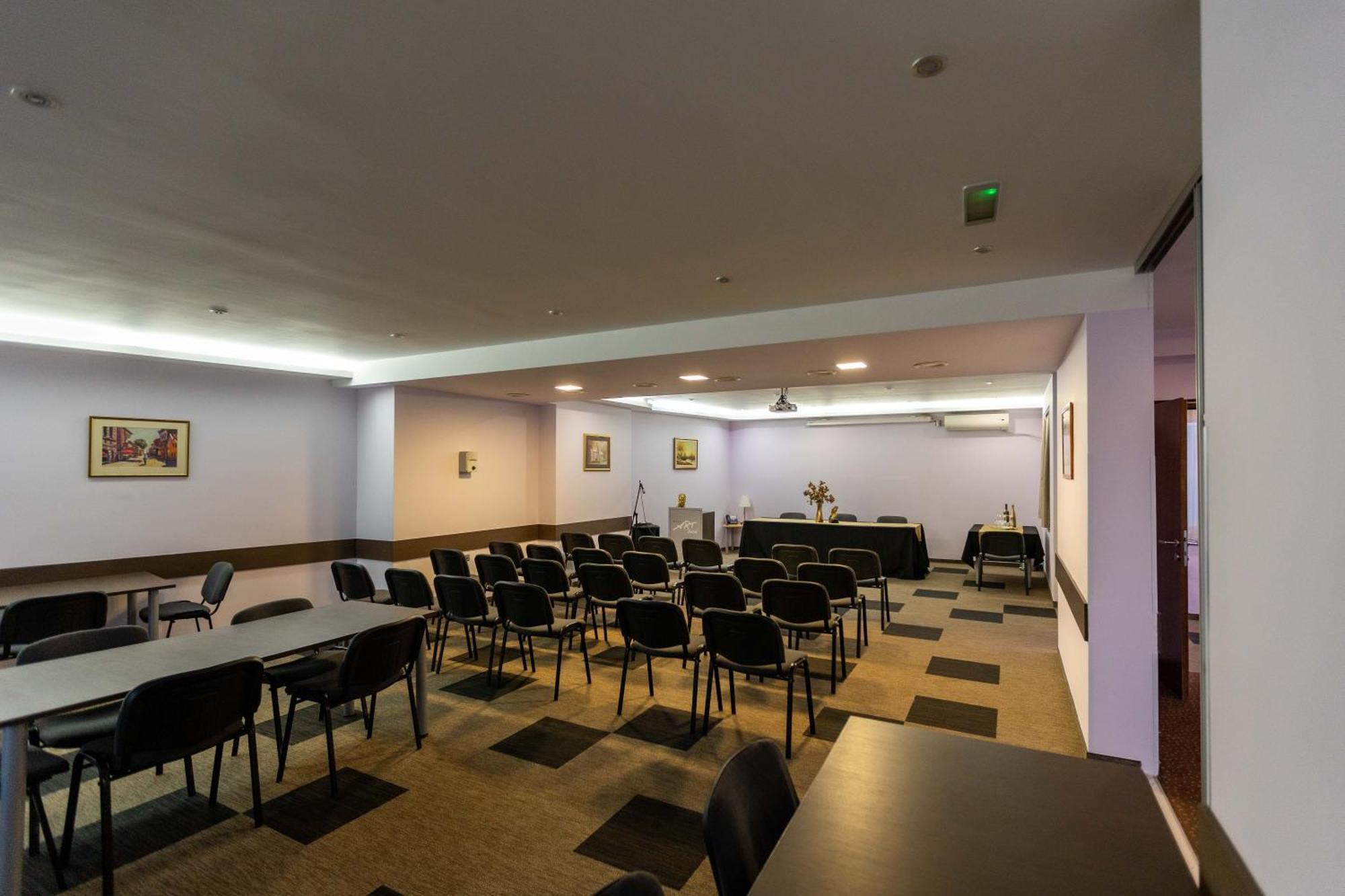 Art Hotel สลาวอนสกีบรอด ภายนอก รูปภาพ