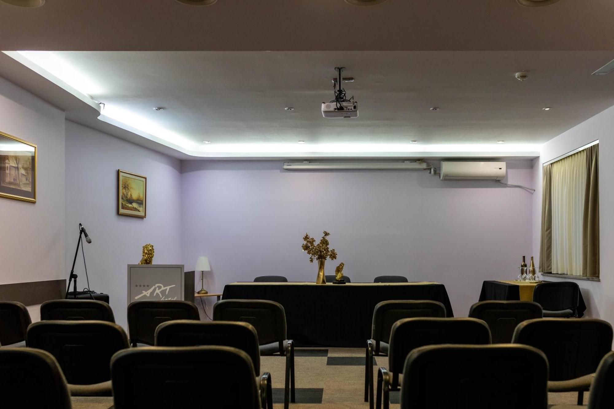 Art Hotel สลาวอนสกีบรอด ภายนอก รูปภาพ