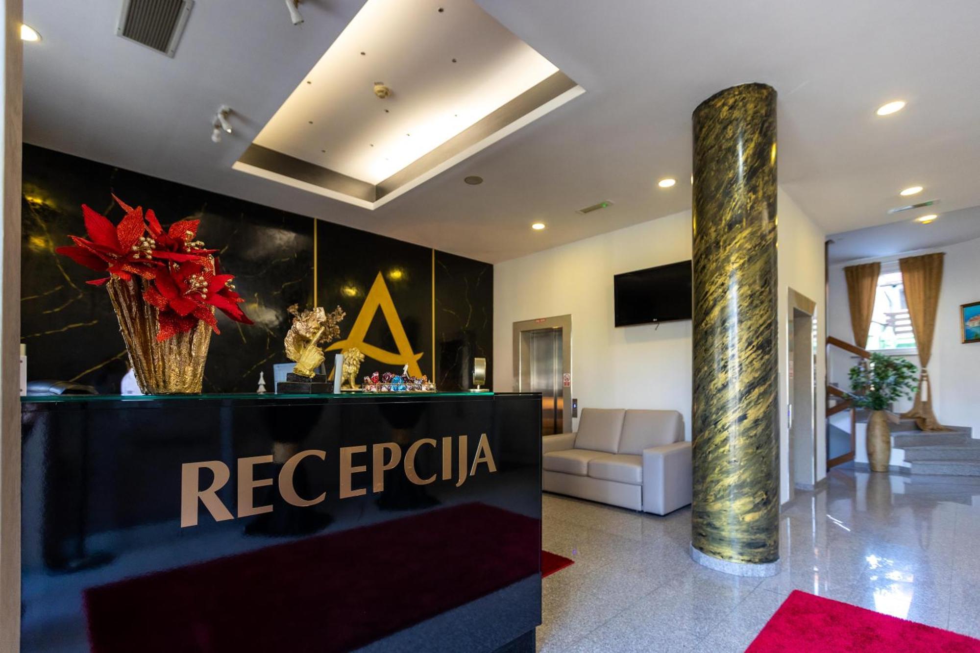 Art Hotel สลาวอนสกีบรอด ภายนอก รูปภาพ