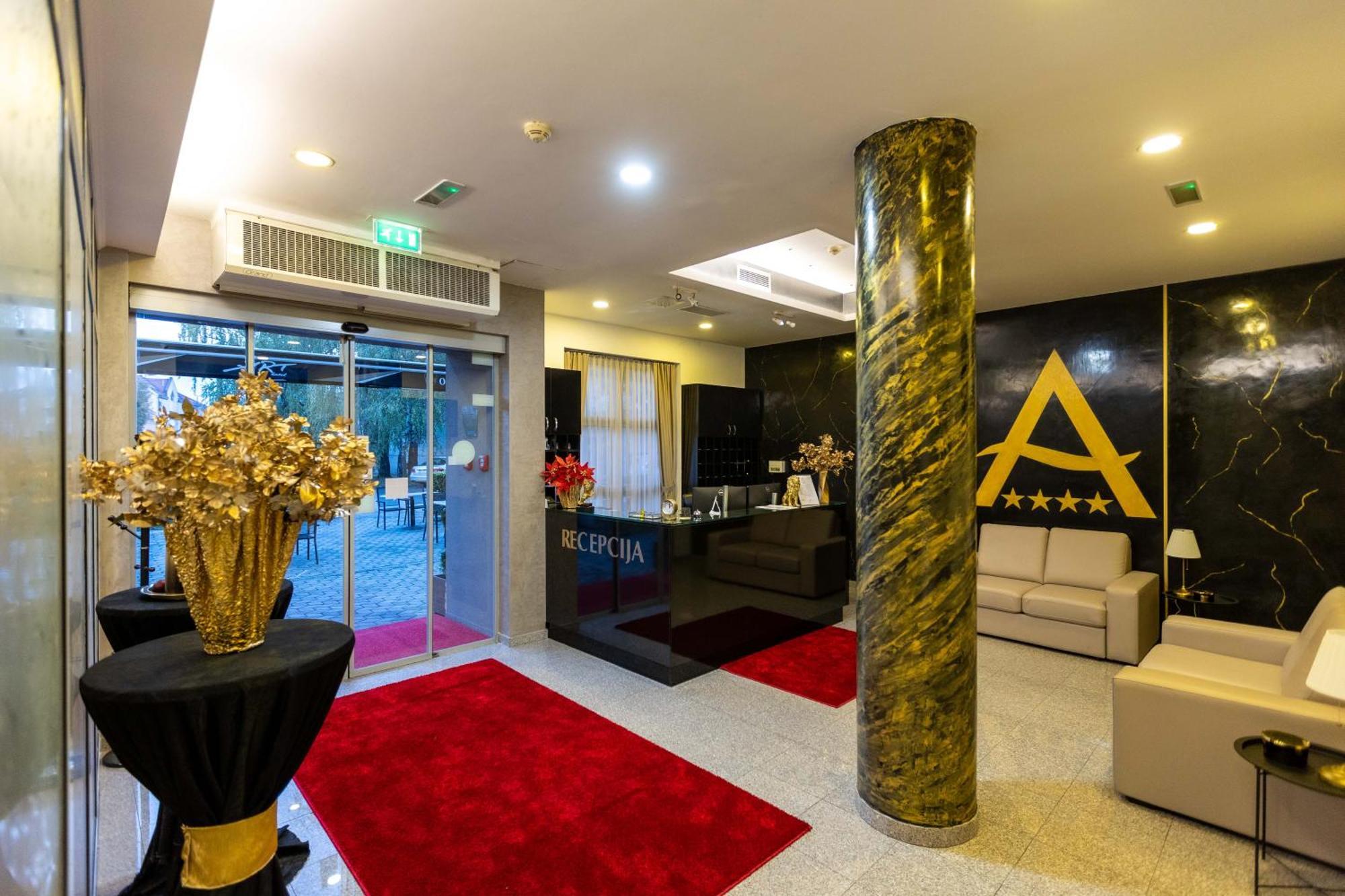 Art Hotel สลาวอนสกีบรอด ภายนอก รูปภาพ