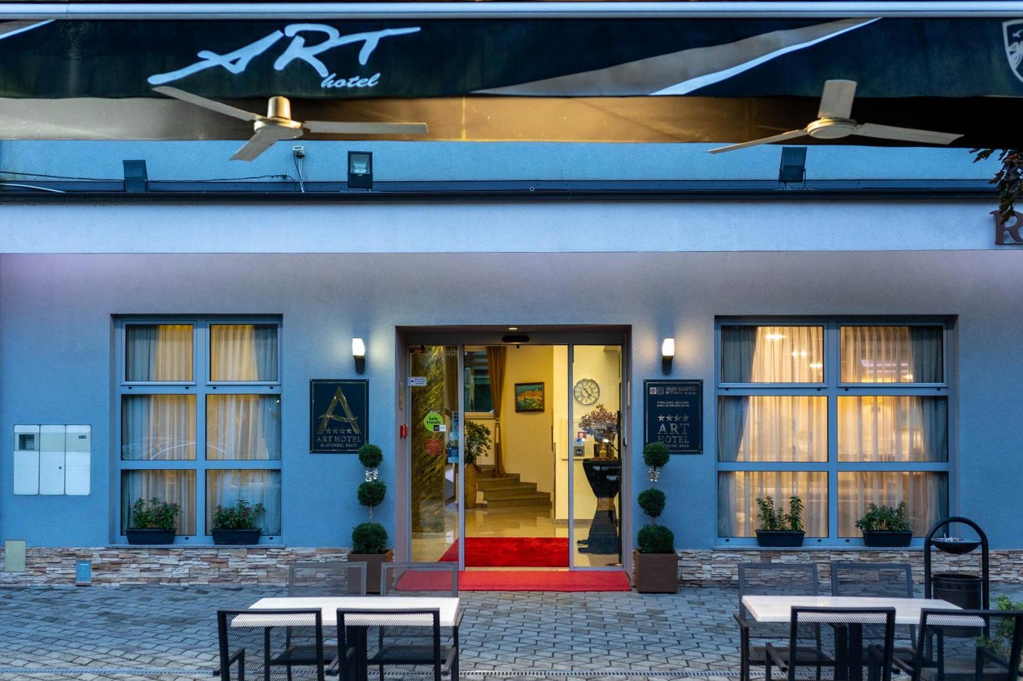 Art Hotel สลาวอนสกีบรอด ภายนอก รูปภาพ